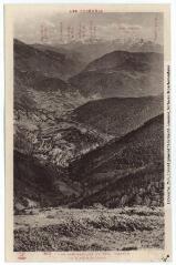 2 vues - Les Pyrénées. 362. Vue panoramique du col d\'Aspin sur la vallée du Louron. - Toulouse : phototypie Labouche frères, [entre 1930 et 1937]. - Carte postale (ouvre la visionneuse)