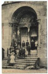 1 vue - Les Pyrénées (1re série). 25. Saint-Bertrand-de-Comminges : la porte de la cathédrale. - Toulouse : phototypie Labouche frères, [entre 1905 et 1918]. - Carte postale (ouvre la visionneuse)