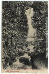 1 vue Les Pyrénées (1re série). 174 bis. Luchon : la cascade Sidonie, chute inférieure. - Toulouse : phototypie Labouche frères, [entre 1905 et 1918]. - Carte postale