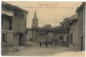 1 vue - Les Pyrénées (1re Sie). 587. Vallée de la Barousse : Sarp, près Izaour [i.e. Izaourt] : entrée du village. - Toulouse : phototypie Labouche frères, [entre 1905 et 1918]. - Carte postale (ouvre la visionneuse)