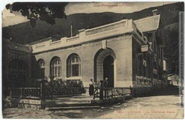 3 vues - Les Pyrénées (1re série). 786. Luchon [Bagnères-de-Luchon] : la nouvelle poste. - Toulouse : phototypie Labouche frères, [entre 1905 et 1918]. - Carte postale (ouvre la visionneuse)