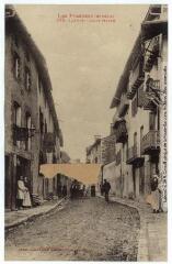 2 vues - Les Pyrénées (6e série). 375. Llivia : calle Mayor. - Toulouse : phototypie Labouche frères, [entre 1930 et 1937]. - Carte postale (ouvre la visionneuse)