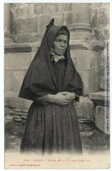 1 vue - Pyr. (6e Sie). 381. Llivia : mujer de la Cerdana espanola. - Toulouse : phototypie Labouche frères, [entre 1905 et 1937]. - Carte postale (ouvre la visionneuse)