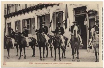 1 vue - Les Pyrénées Centrales. 116. Guides luchonnais à cheval (grande tenue). - Toulouse : phototypie Labouche frères, [entre 1930 et 1937, réédition]. - Carte postale (ouvre la visionneuse)