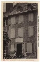 2 vues Les Pyrénées Centrales. 637. Saint-Béat : maison natale du général Galliéni. - Toulouse : phototypie Labouche frères, [entre 1930 et 1937]. - Carte postale