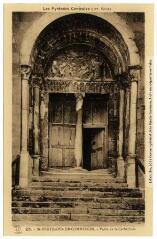 1 vue - Les Pyrénées Centrales (1re série). 25. Saint-Bertrand-de-Comminges : porte de la cathédrale. - Toulouse : phototypie Labouche frères, [entre 1930 et 1937]. - Carte postale (ouvre la visionneuse)