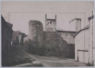 2 vues - S.-O. 10e série. 401. Agel près Bize (Hérault) : ancien château. - Toulouse : maison Labouche frères, [entre 1900 et 1920]. - Photographie (ouvre la visionneuse)