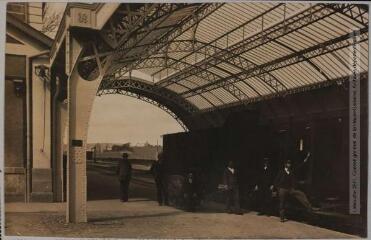 2 vues - Aude. 92. Gare de Limoux / photographie Amédée Trantoul (1837-1910). - Toulouse : maison Labouche frères, [entre 1900 et 1910]. - Photographie (ouvre la visionneuse)
