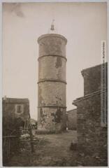 2 vues - Marseillette : vieille tour à signaux / photographie Henri Jansou (1874-1966). - Toulouse : maison Labouche frères, [entre 1900 et 1940]. - Photographie (ouvre la visionneuse)