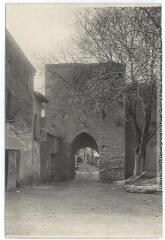 2 vues - L\'Aude. 187. Saint-Papoul : porte de l\'Est. - Toulouse : maison Labouche frères, [entre 1900 et 1940]. - Photographie (ouvre la visionneuse)