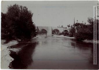 2 vues - L\'Aude. 205. Belpech : le vieux pont sur Lhers [l\'Hers]. - Toulouse : maison Labouche frères, [entre 1900 et 1940]. - Photographie (ouvre la visionneuse)