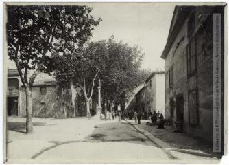 2 vues - L\'Aude. 446. Luc-sur-Orbieu : place de la Mairie. - Toulouse : maison Labouche frères, [entre 1900 et 1940]. - Photographie (ouvre la visionneuse)