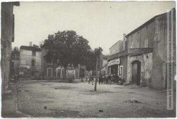2 vues - L\'Aude. 450. Vinassan : la place. - Toulouse : maison Labouche frères, [entre 1900 et 1940]. - Photographie (ouvre la visionneuse)