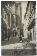 2 vues - L\'Aude. 633. Narbonne : entrée de la cathédrale. - Toulouse : maison Labouche frères, [entre 1900 et 1940]. - Photographie (ouvre la visionneuse)