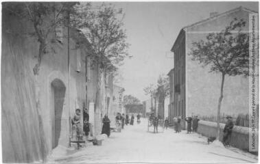 2 vues - L\'Aude. 731. Moux : avenue de la Gare / photographie Henri Jansou (1874-1966). - Toulouse : maison Labouche frères, [entre 1900 et 1940]. - Photographie (ouvre la visionneuse)