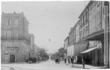 2 vues - Aude. 764. Sigean : avenue de Perpignan. - Toulouse : maison Labouche frères, [entre 1900 et 1920]. - Photographie (ouvre la visionneuse)
