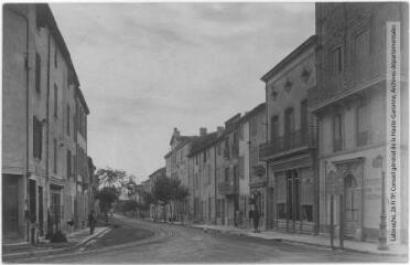 2 vues - L\'Aude. 843. Sigean : avenue de la Nouvelle. - Toulouse : maison Labouche frères, [entre 1920 et 1940]. - Photographie (ouvre la visionneuse)