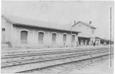 2 vues - L\'Aude. 849. Fitou (Aude) : la gare. - Toulouse : maison Labouche frères, [entre 1920 et 1940]. - Photographie (ouvre la visionneuse)