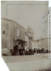 2 vues - Mazerolles[-du-Razès] (Aude) : place Nationale. - Toulouse : maison Labouche frères, [entre 1900 et 1920]. - Photographie (ouvre la visionneuse)