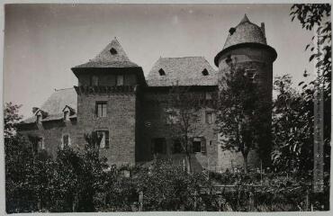 2 vues - Aveyron. 90. Firmi près Decazeville : le château / photographie Henri Jansou (1874-1966). - Toulouse : maison Labouche frères, [entre 1900 et 1920]. - Photographie (ouvre la visionneuse)
