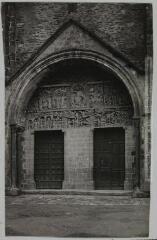 2 vues - Aveyron. 135. Conques : porte de l\'église abbatiale (XIIe s) / photographie Henri Jansou (1874-1966). - Toulouse : maison Labouche frères, [entre 1900 et 1940]. - Photographie (ouvre la visionneuse)