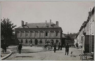 2 vues - L\'Aveyron. 169. Espalion : le tribunal / photographie Henri Jansou (1874-1966). - Toulouse : maison Labouche frères, [entre 1900 et 1920]. - Photographie (ouvre la visionneuse)