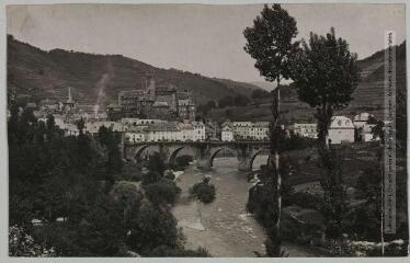 2 vues - L\'Aveyron. 196. Estaing : le pont et le village / photographie Henri Jansou (1874-1966). - Toulouse : maison Labouche frères, [entre 1900 et 1940]. - Photographie (ouvre la visionneuse)