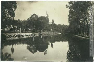 2 vues [Toulouse] : filtres du canal latéral. - Toulouse : maison Labouche frères, [entre 1920 et 1950]. - Photographie