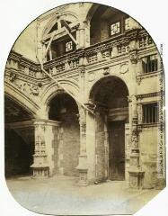 2 vues - [Toulouse] : cour Bernuy (lycée). - Toulouse : maison Labouche frères, [entre 1900 et 1940]. - Photographie (ouvre la visionneuse)