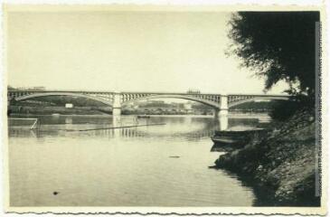 1 vue - [Toulouse : le pont Saint-Michel]. - Toulouse : maison Labouche frères, [entre 1920 et 1950]. - Photographie (ouvre la visionneuse)