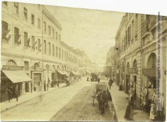 2 vues - [Toulouse] : rue de la République. - Toulouse : maison Labouche frères, [entre 1900 et 1920]. - Photographie (ouvre la visionneuse)