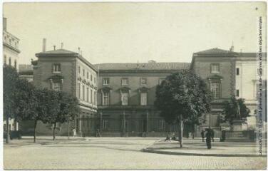 2 vues - [Toulouse] : la cour d\'appel. - Toulouse : maison Labouche frères, [entre 1900 et 1940]. - Photographie (ouvre la visionneuse)