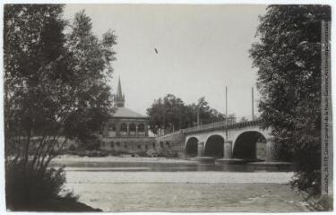2 vues Haute-Garonne. 436. Auterive : le grand pont sur l'Ariège. - Toulouse : maison Labouche frères, [entre 1900 et 1940]. - Photographie