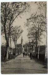 2 vues  - Haute-Garonne. 1035. Mirepoix-sur-Tarn : la route et clocher. - Toulouse : maison Labouche frères, [entre 1905 et 1940]. - Photographie (ouvre la visionneuse)