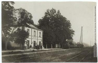 2 vues La Haute-Garonne. 1146. Auterive : la gare. - Toulouse : maison Labouche frères, [entre 1900 et 1940]. - Photographie
