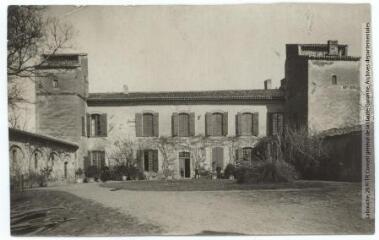 2 vues  - Haute-Garonne. 1468. Issus : le château / photographie Henri Jansou (1874-1966). - Toulouse : maison Labouche frères, [entre 1900 et 1940]. - Photographie (ouvre la visionneuse)