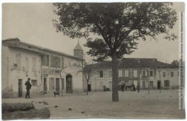 2 vues  - La Haute-Garonne. 1502. Bourg-Saint-Bernard : place de l\'Eglise. - Toulouse : maison Labouche frères, [entre 1900 et 1940]. - Photographie (ouvre la visionneuse)