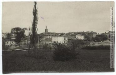 2 vues La Haute-Garonne. 1503. Bourg-Saint-Bernard : vue générale. - Toulouse : maison Labouche frères, [entre 1900 et 1940]. - Photographie