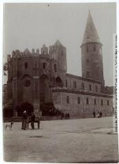 2 vues  - La Haute-Garonne. L\'Isle-en-Dodon : l\'église du XIIe siècle. - Toulouse : maison Labouche frères, [entre 1900 et 1920]. - Photographie (ouvre la visionneuse)