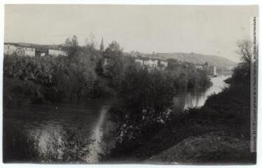 2 vues  - Haute-Garonne. Villemur[-sur-Tarn] : l\'île Amézane. - Toulouse : maison Labouche frères, [entre 1910 et 1940]. - Photographie (ouvre la visionneuse)