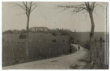 2 vues  - La Haute-Garonne (le Lauragais). 896. Les Varennes près Villenouvelle : le château. - Toulouse : maison Labouche frères, [entre 1900 et 1940]. - Photographie (ouvre la visionneuse)
