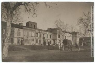 2 vues  - 684. Fronton : la mairie et la poste / photographie Henri Jansou (1874-1966). - Toulouse : maison Labouche frères, [entre 1900 et 1940]. - Photographie (ouvre la visionneuse)