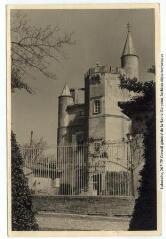 4 vues  - Ribonnet : Beaumont-sur-Lèze (Haute-Garonne). - Toulouse : maison Labouche frères, [entre 1937 et 1950]. - 2 photographies (ouvre la visionneuse)