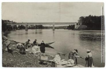 2 vues  - Muret : pont sur la Garonne. - Toulouse : maison Labouche frères, [entre 1900 et 1940]. - Photographie (ouvre la visionneuse)