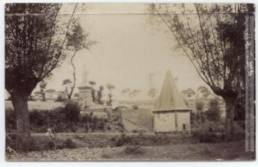 2 vues Nailloux (Haute-Garonne) : n° 3 : fontaine de Saint-Méen / photographie Armengaud. - Toulouse : maison Labouche frères, [entre 1900 et 1940]. - Photographie