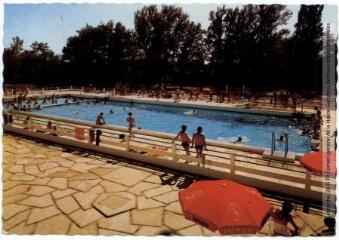 3 vues M 28. Auterive : la piscine municipale : vue générale. - Toulouse : maison Labouche frères, [entre 1950 et 1960]. - Photographie