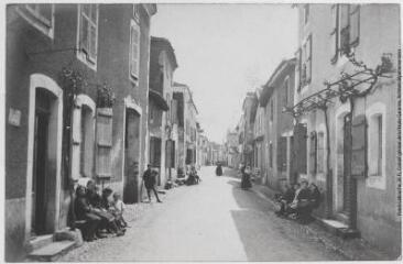 3 vues - Amou (Landes) : rue de la Gendarmerie. - Toulouse : phototypie Labouche frères ; [s.l.] : édition Ch. Luquet, [entre 1905 et 1918]. - Carte postale (ouvre la visionneuse)