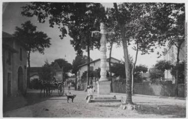 2 vues - Habas (Landes). 4. Quartier Saint-Pierre / photographie Henri Jansou (1874-1966). - Toulouse : maison Labouche frères, [entre 1900 et 1920]. - Photographie (ouvre la visionneuse)