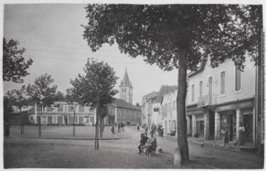 2 vues - Habas (Landes). 7. Place de la République / photographie Henri Jansou (1874-1966). - Toulouse : maison Labouche frères, [entre 1900 et 1920]. - Photographie (ouvre la visionneuse)