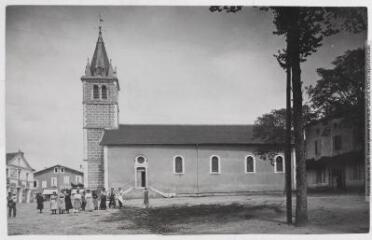 2 vues - Habas (Landes). 8. Place du Foirail. L\'église / photographie Henri Jansou (1874-1966). - Toulouse : maison Labouche frères, [entre 1900 et 1920]. - Photographie (ouvre la visionneuse)